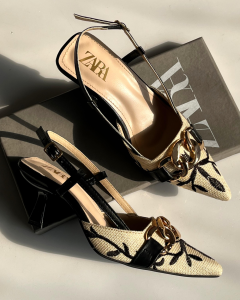 Floral Embroidered Chain Decor Pumps (Black)