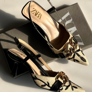 Floral Embroidered Chain Decor Pumps (Black)